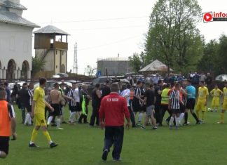 VIDEO. Scandal la meciul dintre Raciu şi Cetatea Târgovişte. Arbitrul Bogdan Dutu, lovit de spectatorii gazdelor