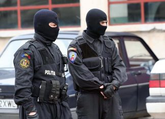Percheziții la persoane bănuite de obținerea ilegală de fonduri și inșelăciune. Prejudiciul se ridică la suma de 994.000 lei