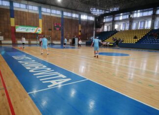 VIDEO. A inceput Campionatul Judetean de Fotbal in sală. Imagini de la partida dintre Futsal RăiDaBuni si Spitalul